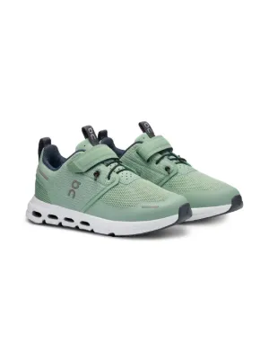 on running kids On Cloud Play sneakers
