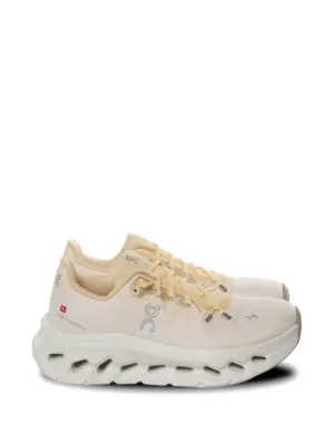 On  Cloudtilt sneakers